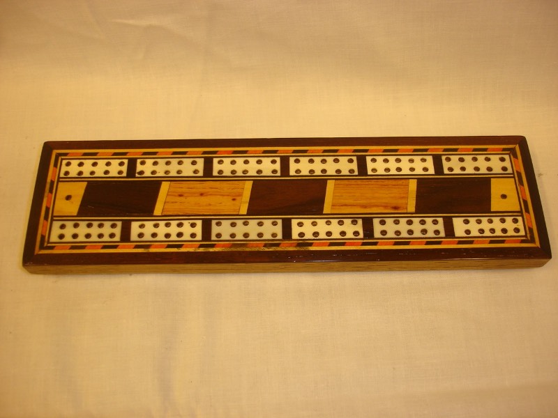 Good quality angled red inlaid cribbage board